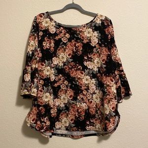 Floral 3/4 sleeve top